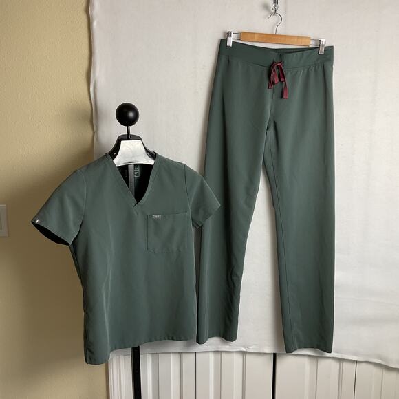 Figs Technical Womens Catarina Top and Livingston Pant Set Moss Size Small - Picture 2 of 16